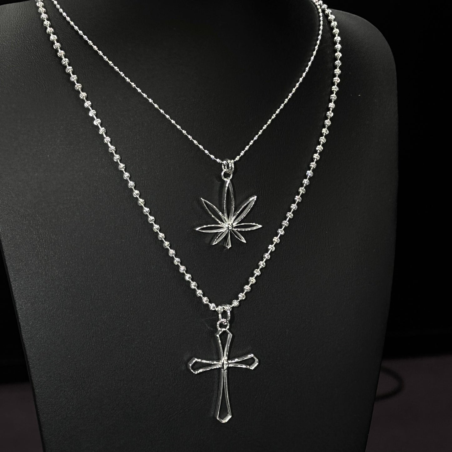 Necklace_Cross_Big_H